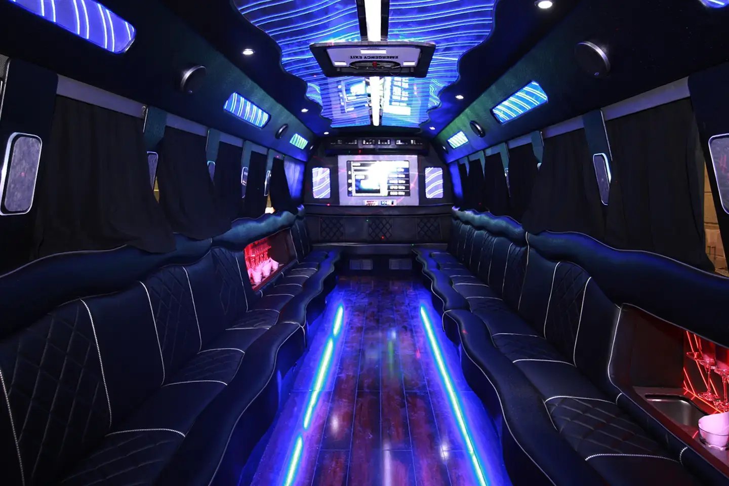 black-opal_carriages_party-bus