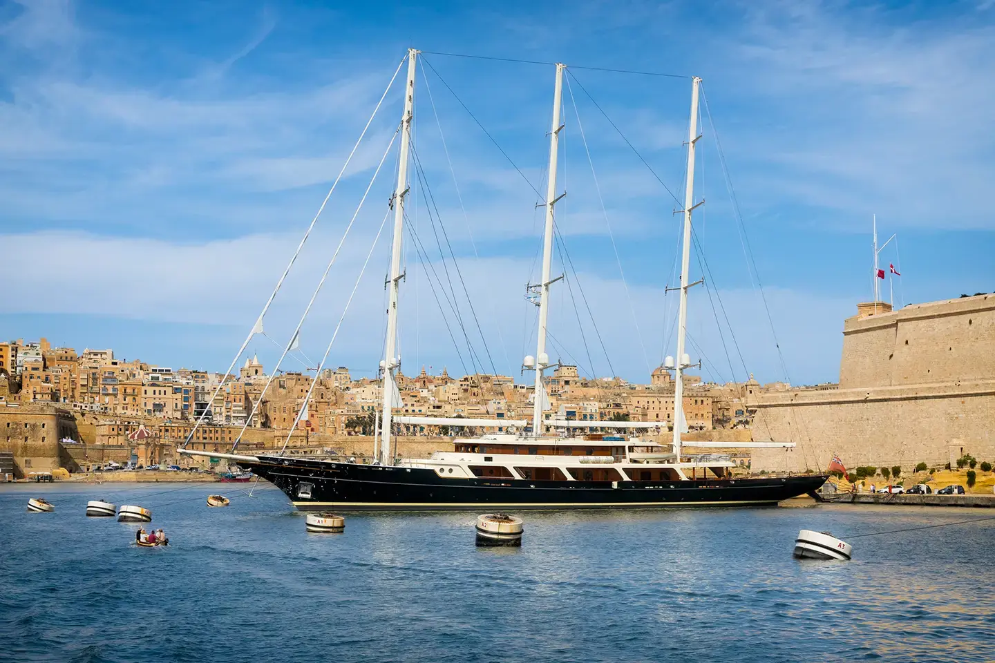 black-opal_adventures-escapes_exclusive-yachts black-opal_adventures-escapes_exclusive-yachts